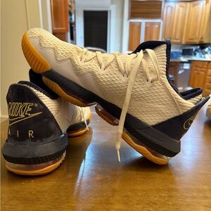 LeBron 16 Low EP ‘Dream Team’